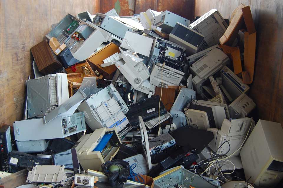 Unneccessary electronic waste: How to destroy the Internet of Things