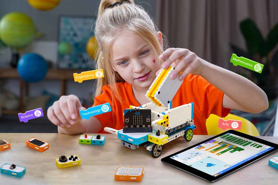 Crowbits: STEM education for children with electronic blocks